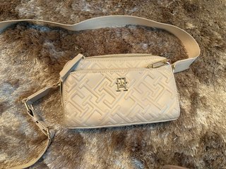 Bolso bandolera Tommy Hilfiger beige