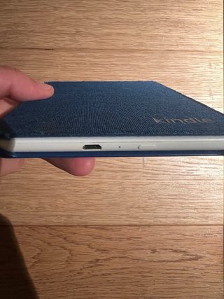 Amazon Kindle con funda azul