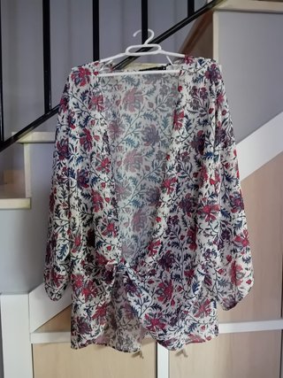 Chaqueta/blusa tipo gasa estampada Green Coast
