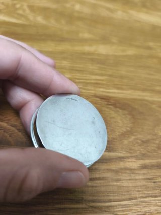 Pastillero antiguo de plata grabado