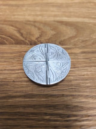 Pastillero antiguo de plata grabado