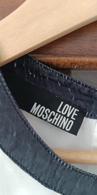Camiseta Love Moschino Corazón Negro