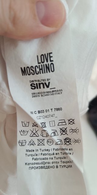Camiseta Love Moschino Corazón Negro