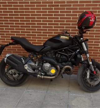 Ducati Monster Negra A2