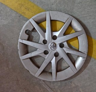 4 Tapacubos Toyota Prius Plus 16 5 euros cada uno.
