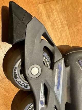 Patines en línea con protecciones