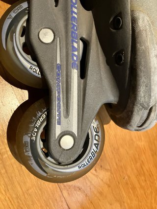 Patines en línea con protecciones