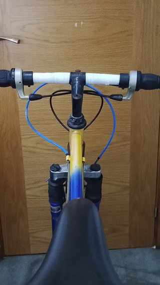 Bicicleta de Montaña Azul y Amarilla