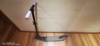 Patinete plegable morado y negro