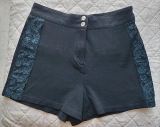 Pantaloncini neri vita alta con pizzo