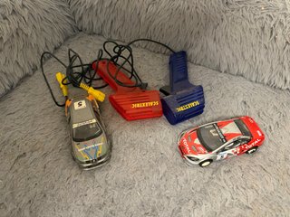Lote Scalextric: 2 Coches + Mandos