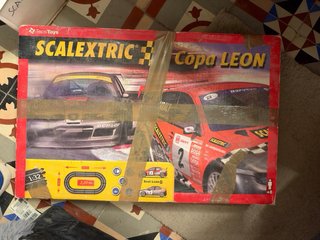 Lote Scalextric: 2 Coches + Mandos