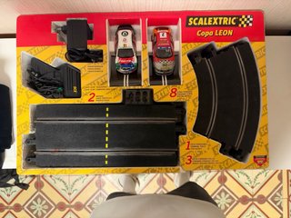 Lote Scalextric: 2 Coches + Mandos