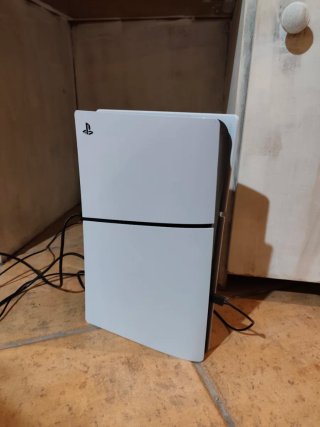 PlayStation 5 (PS5) con 2 giochi