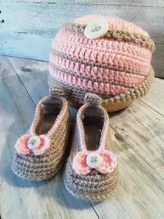 Gorro y patucos a juego 0-3 meses Gris y Rosa