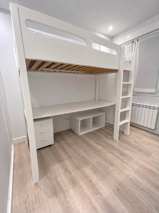 Litera con escritorio blanco, de madera