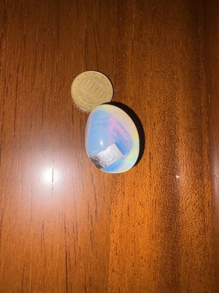 Opalita pulida en forma de huevo