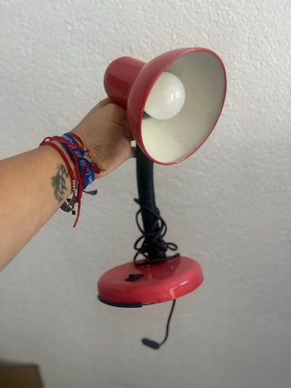 Lámpara de escritorio roja