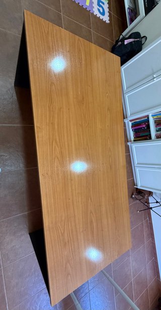 Scrivania in legno con cassetti