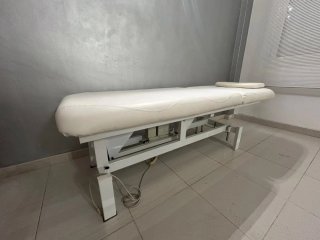 Camilla eléctrica para masaje y estética — 200 €