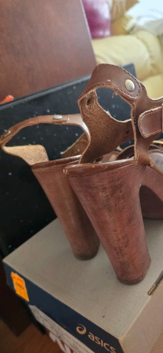 Sandalias de tacón marrones