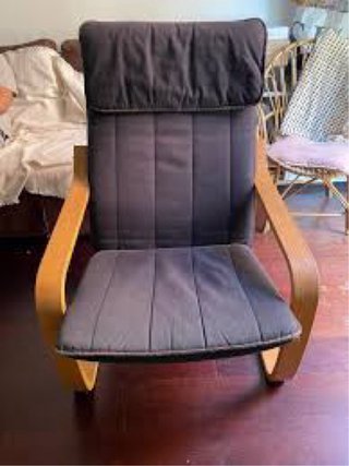 Sillón Pöang IKEA madera clara y cojin negro