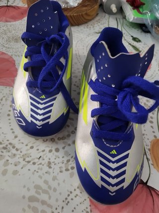 Botas de fútbol Messi Talla 28