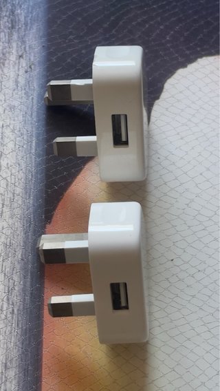 2 Cargadores Apple (Enchufe Reino Unido)
