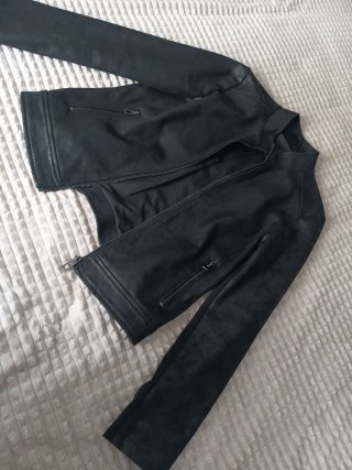 Cazadora Desigual efecto piel negra