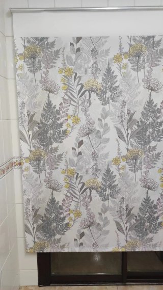 Cortina de cocina con estampado floral