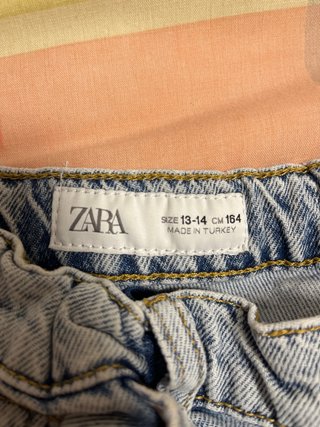 Pantalón vaquero desgastado