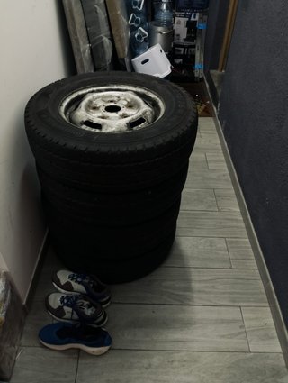 Set de 4 Ruedas de Coche con Llantas