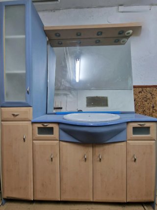 Conjunto baño azul y madera nuevo