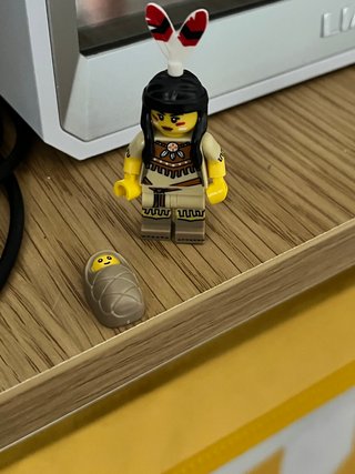 Minifigura LEGO Mujer Tribal Serie 15