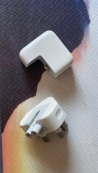 Adaptador de Corriente Apple (Enchufe Reino Unido)