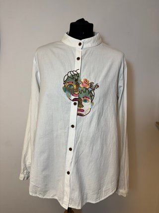 Camisa blanca bordada mujer