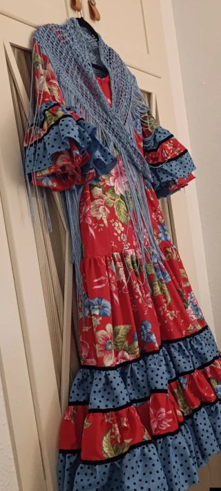 Traje de flamenca para niña. Talla 11-12