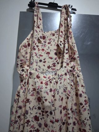 Petos rojos con lunares blancos y beige con flores