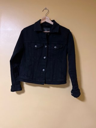 Cazadora vaquera negra Stradivarius