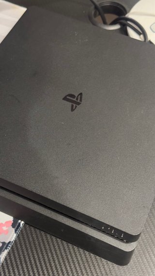 PS4 Slim (PlayStation 4) Nera