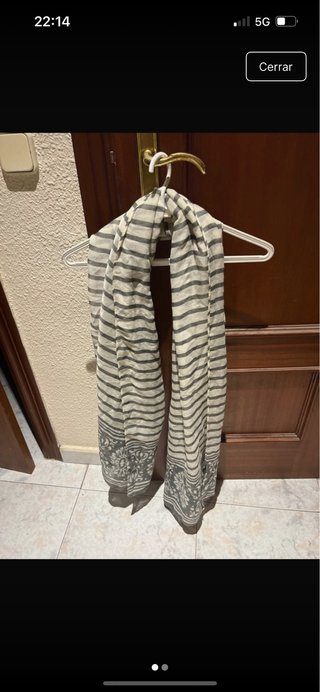 Pañuelo Estampado Gris y Blanco