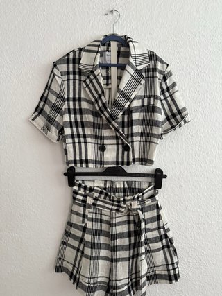 Conjunto Bershka cuadros blanco y negro