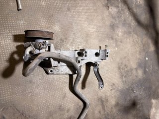 Bomba y soporte dirección 1.8t