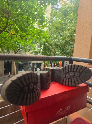 Botines marrones con tachuelas