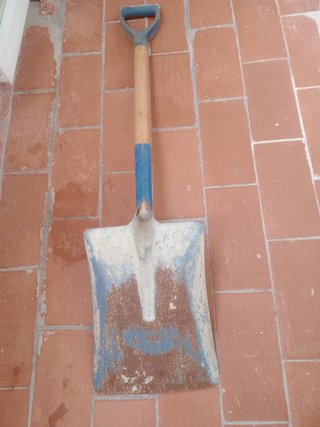 Pala de Jardín con Mango de Madera