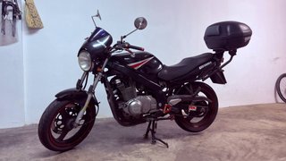Suzuki GS500E Naked Negra