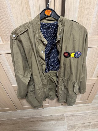 Chaqueta Stradivarius verde militar