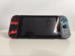 Nintendo Switch Camuflaje Rojo y Verde