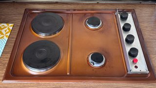 Dos bombonas y placa de cocina