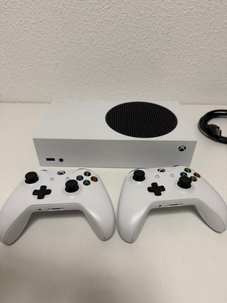 Xbox Series S Blanca + 2 Mandos